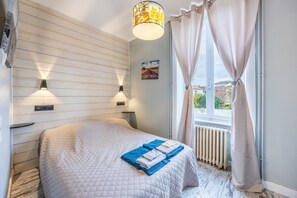 5 habitaciones, tabla de planchar con plancha, wifi y ropa de cama 