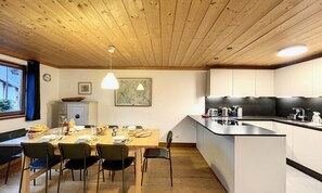 Réfrigérateur, micro-ondes, four, cafetière/bouilloire