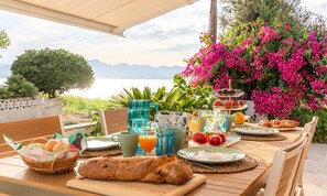 Outdoor dining - Villa in Manresa With Beachfront Access (Alcúdia)