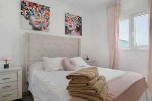 Silitysrauta/-lauta, Wi-Fi, vuodevaatteet