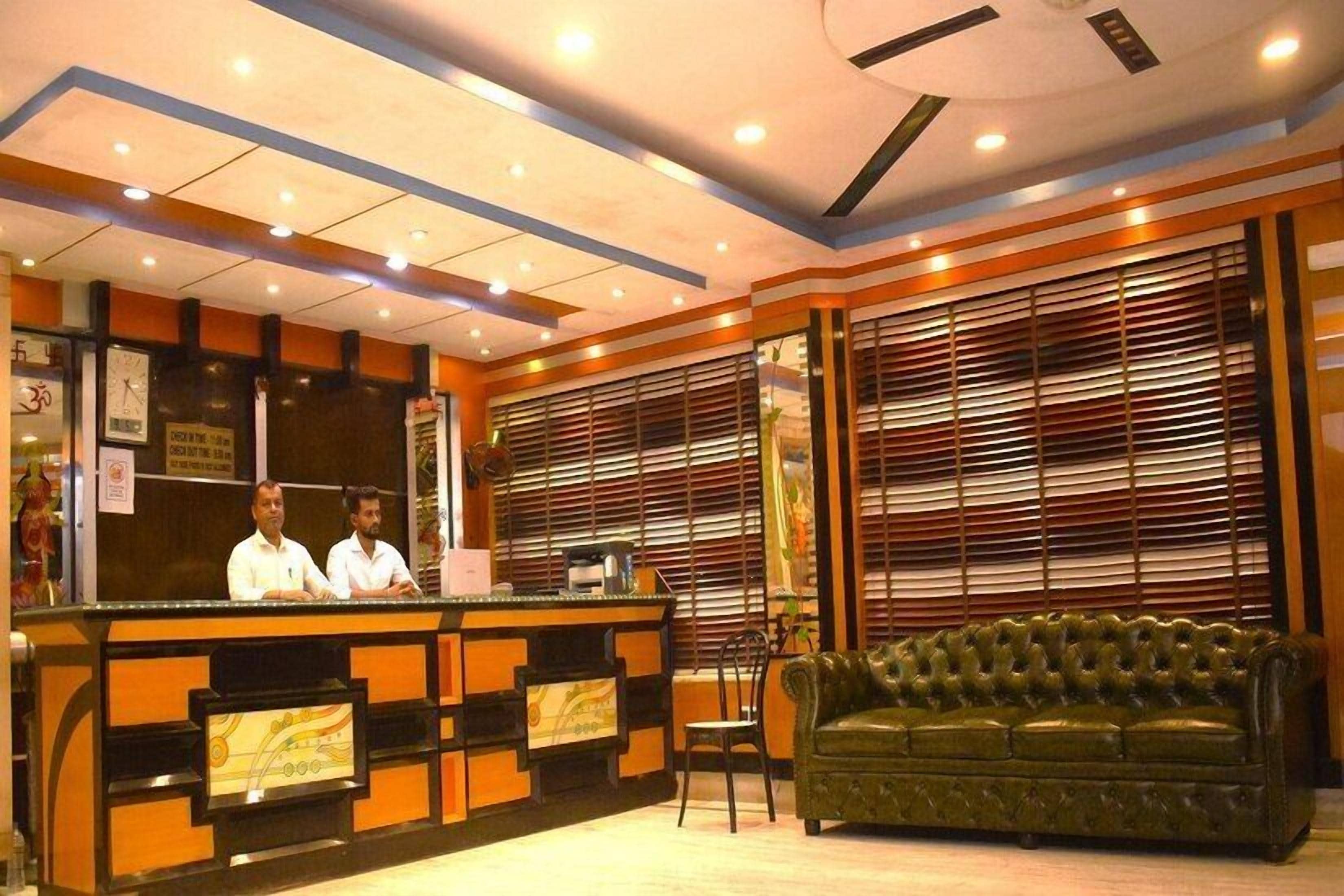 Check-in/check-out kiosk