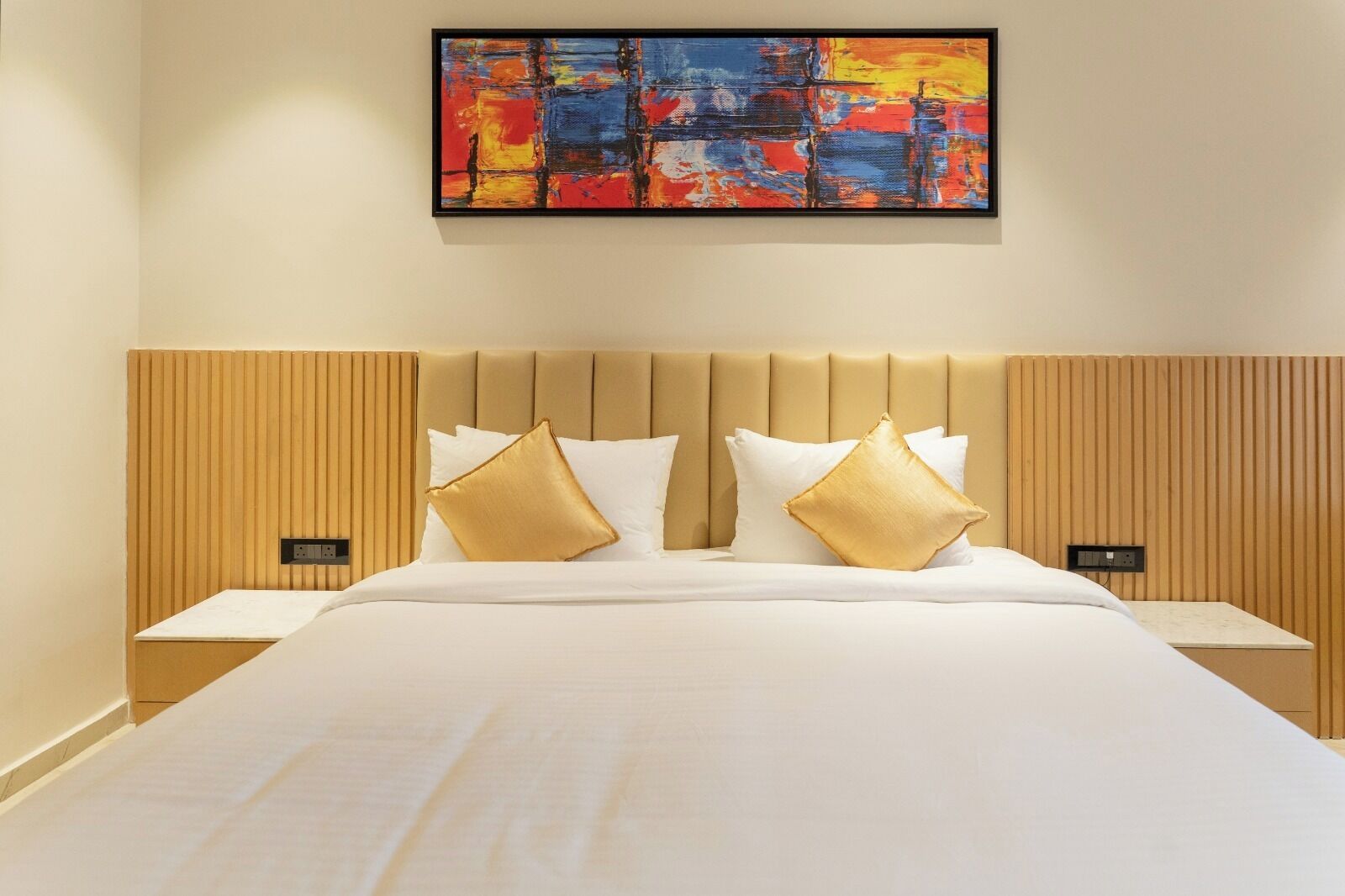 Desk, laptop workspace, free WiFi