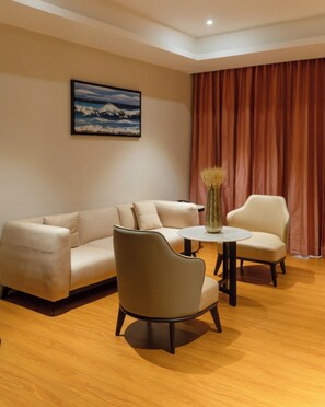 Skrivebord, arbejdsområde til bærbare computere, gratis Wi-Fi