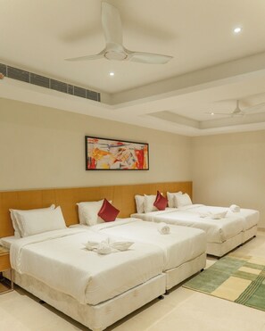 Luxury Suite, Sea View | Desk, laptop workspace, free WiFi