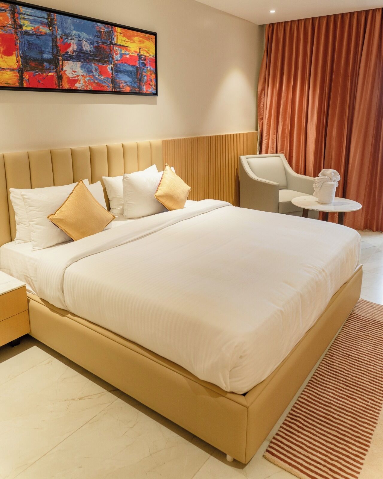 デスク、ノートパソコン用作業スペース、WiFi (無料)