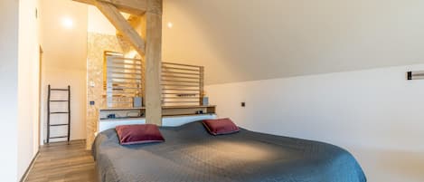 3 bedrooms, individually furnished, iron/ironing board, bed sheets