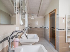 House | Bilik Mandi