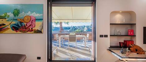 Huoneisto, 1 makuuhuone, parveke | Oleskelualue | 30–tuumainen televisio, jossa satelliittikanavat