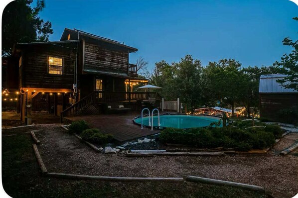 المنشأة من الخارج