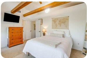 مكواة/لوح كي وخدمة الإنترنت وملاءات أسرّة