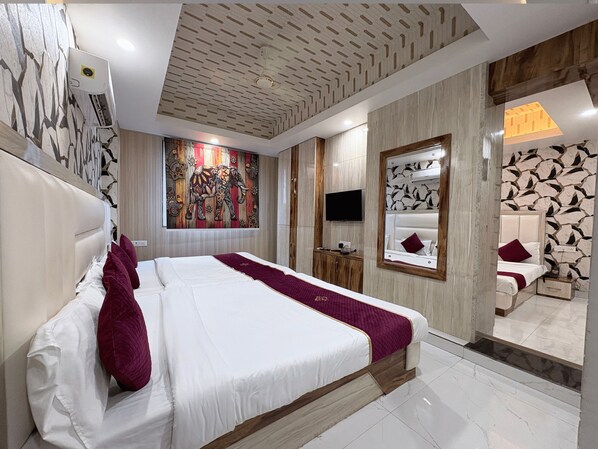 Espacio para trabajar con laptop, wifi gratis y ropa de cama