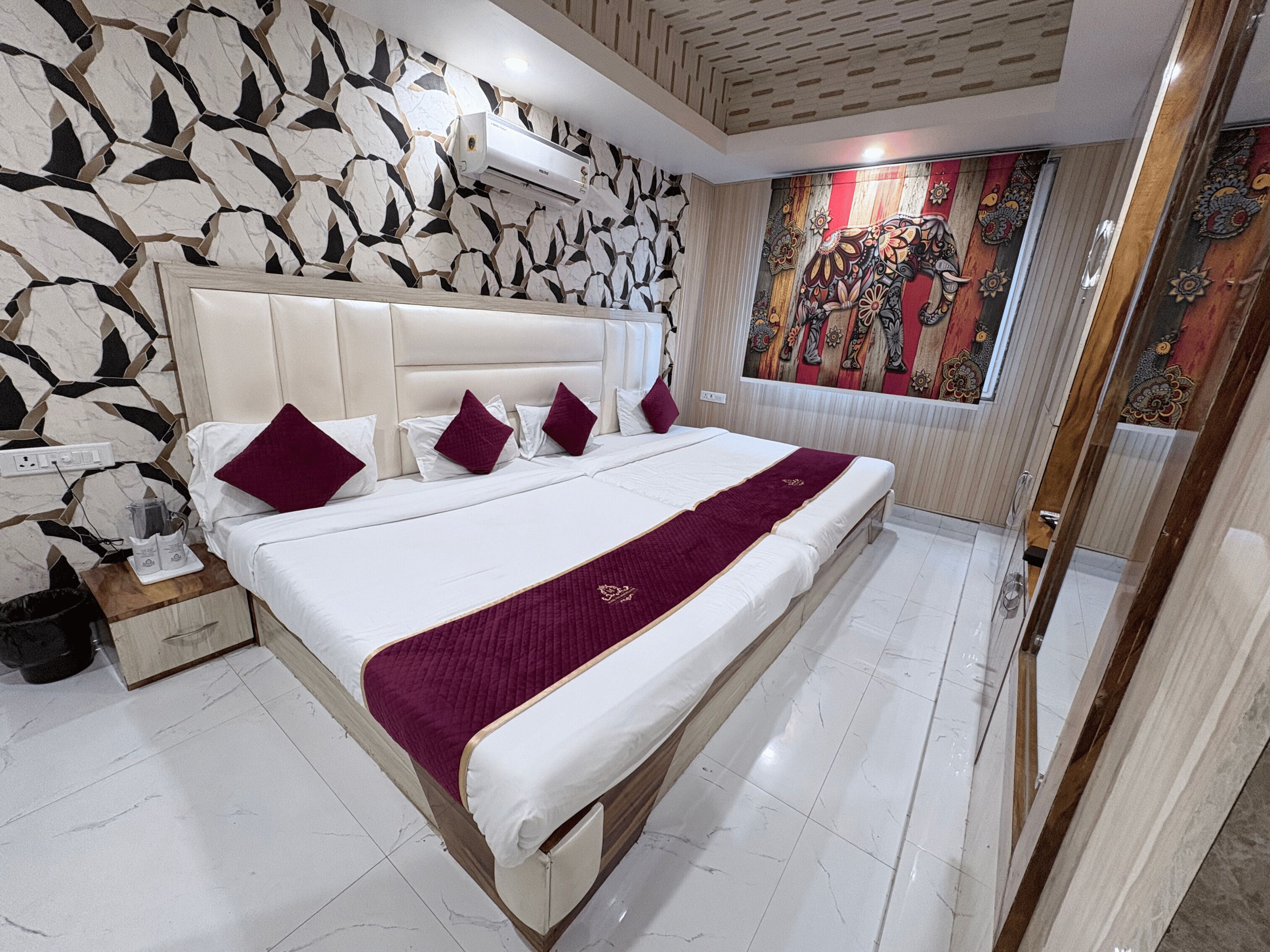 Laptop workspace, free WiFi, bed sheets