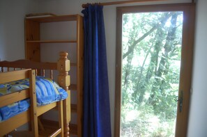 2 bedrooms, WiFi, bed sheets