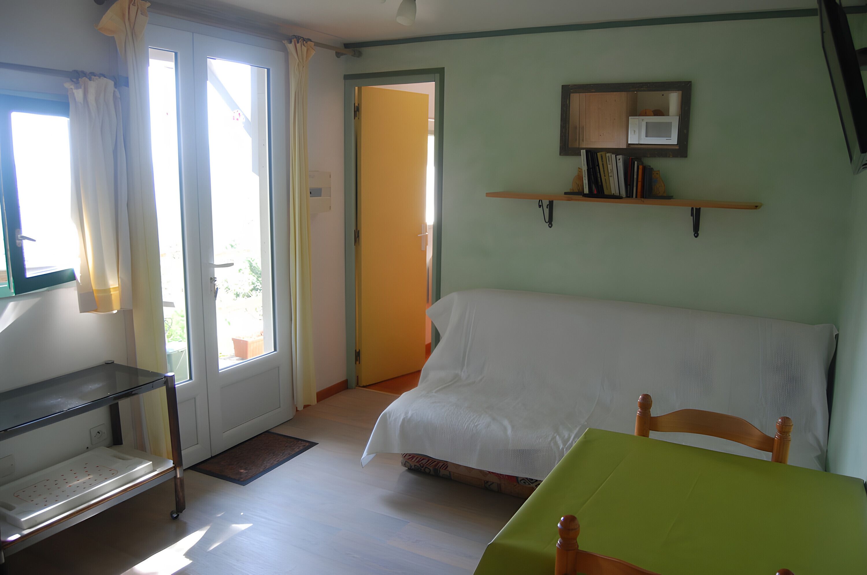 2 bedrooms, WiFi, bed sheets