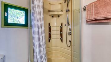 Shower, free toiletries, towels