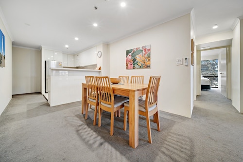 Central 2-bed Apartment With Pool, Gym and Spa