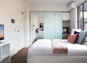 Iron/ironing board, bed sheets - Bright Studio Steps From Westmead Hospital (Sydney)
