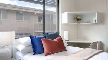 House | Iron/ironing board, bed sheets