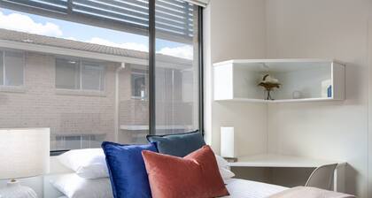 Bright Studio Steps From Westmead Hospital