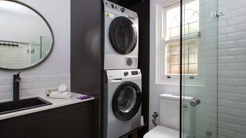 Apartment | Bathroom