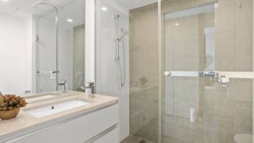 Apartment | Bathroom | Hair dryer, towels, soap, shampoo