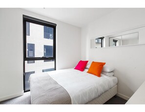 Apartment | 2 bedrooms, laptop workspace, iron/ironing board, bed sheets - 2 bed Apartment in Trendy Collingwood (Melbourne)