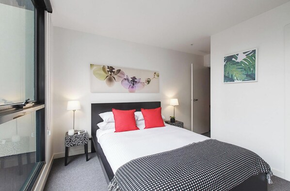 Apartment | 2 bedrooms, laptop workspace, iron/ironing board, bed sheets - 2 bed Apartment in Trendy Collingwood (Melbourne)