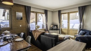 Unclassified image, 2 of 3, button - Comfortable Family Apartment With Swimming Pool (Les Belleville)