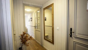 Unclassified image, 3 of 3, button - Comfortable Family Apartment With Swimming Pool (Les Belleville)