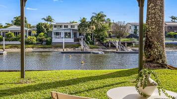 Apartment | Outdoor dining