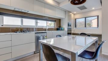 Căn hộ | Bếp riêng | Tủ lạnh, dụng cụ nấu nướng/bát dĩa/dao nĩa