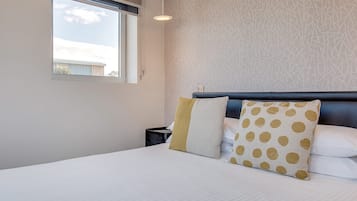 Apartment | 1 bedroom, laptop workspace, iron/ironing board, bed sheets