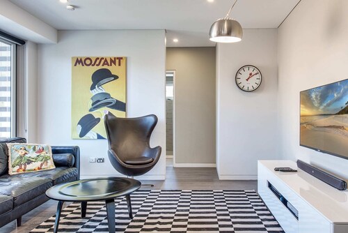 Professional Living Minutes From the City