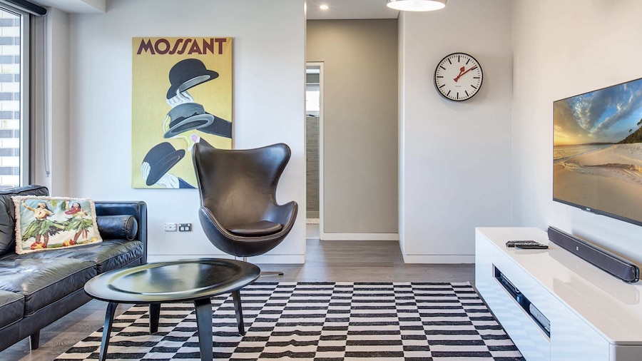 Professional Living Minutes From the City