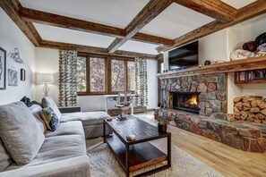 TV, peis og DVD-spiller