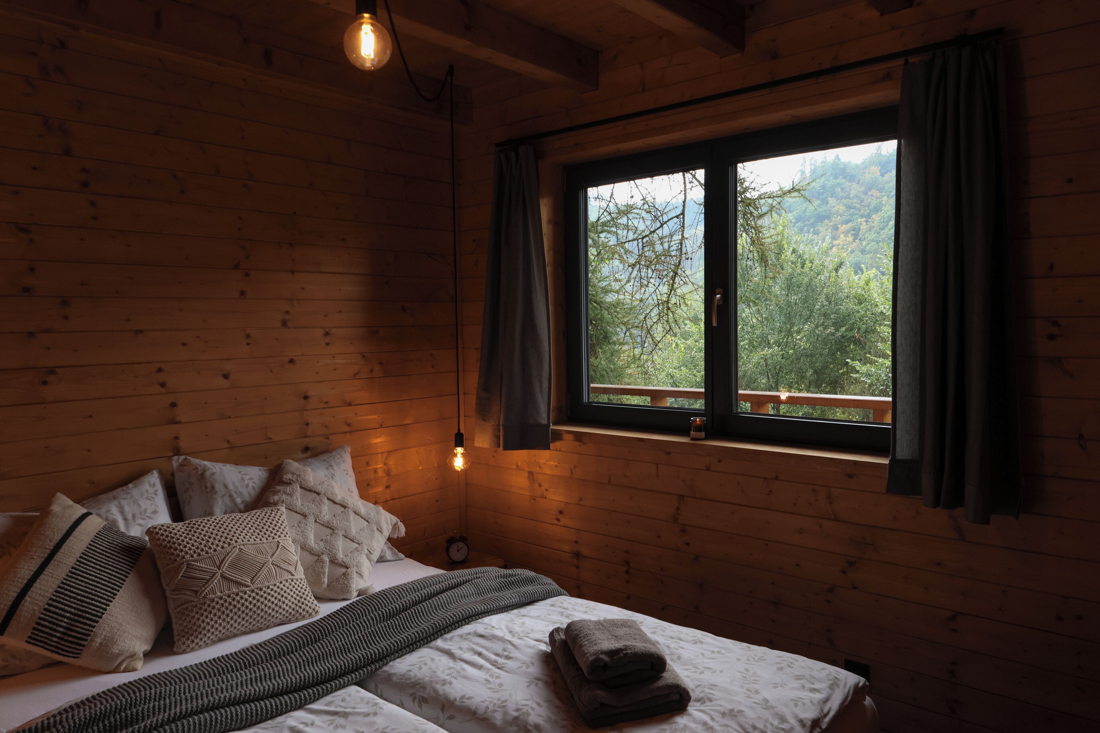 2 bedrooms, bed sheets