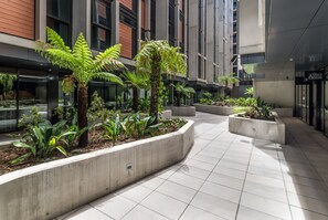 Apartment | Reception - Chic 3-bed in Central With Pool, Sauna and Gym (Canberra)