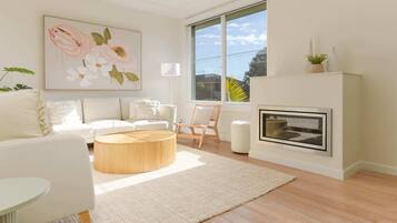 Apartment | Living room | Fireplace