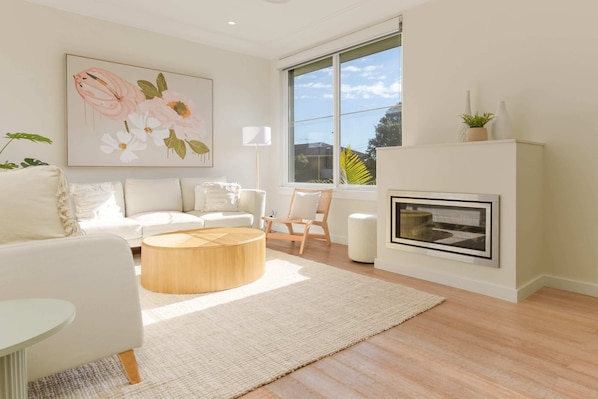 Apartment | Living room | Fireplace - Idyllic 4-bed Home With Alfresco Area Near Beach (Sydney)