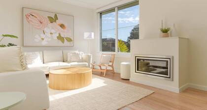 Idyllic 4-bed Home With Alfresco Area Near Beach