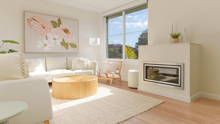 Idyllic 4-bed Home With Alfresco Area Near Beach