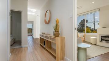 Apartment | Living room | Fireplace