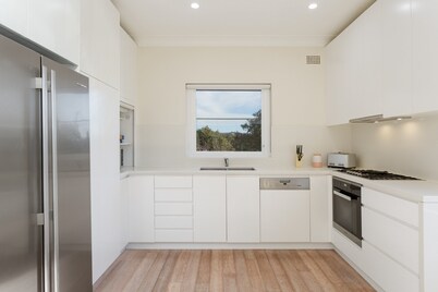 Idyllic 4-bed Home With Alfresco Area Near Beach