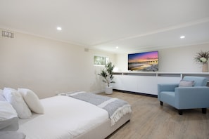 Apartment | 4 bedrooms, bed sheets - Idyllic 4-bed Home With Alfresco Area Near Beach (Sydney)