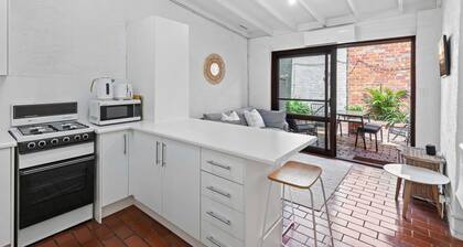 Charming 2-bed Town House Near Market