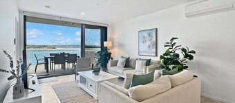 Deluxe 3-bed Unit With Views