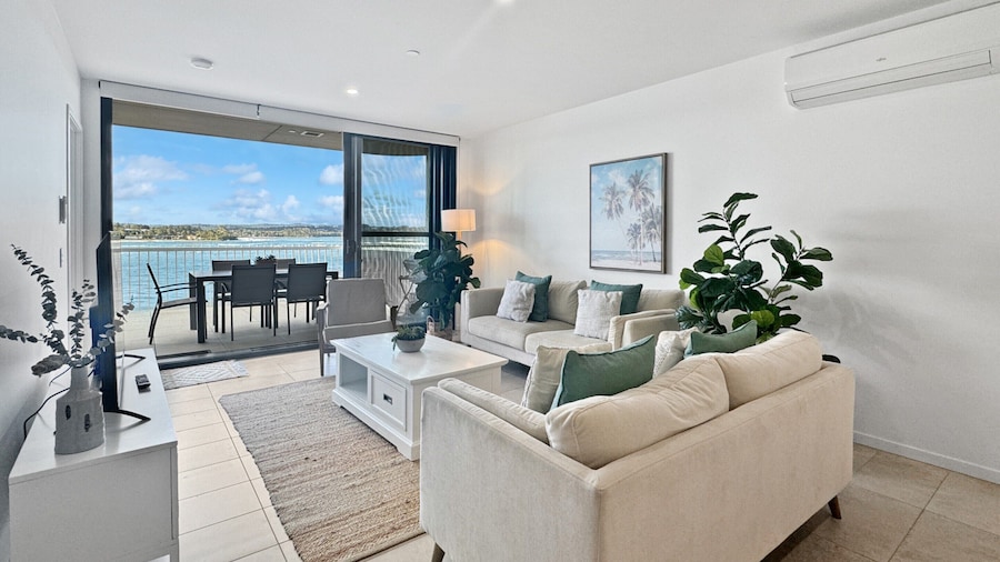 Deluxe 3-bed Unit With Views