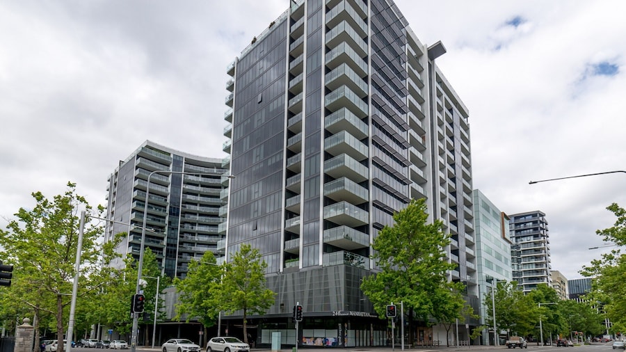 Executive Balcony Apartment in Central Canberra