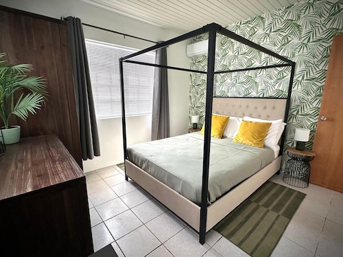Exclusive Couples Escape – Private Pool, Tropical Patio & BBQ Bar