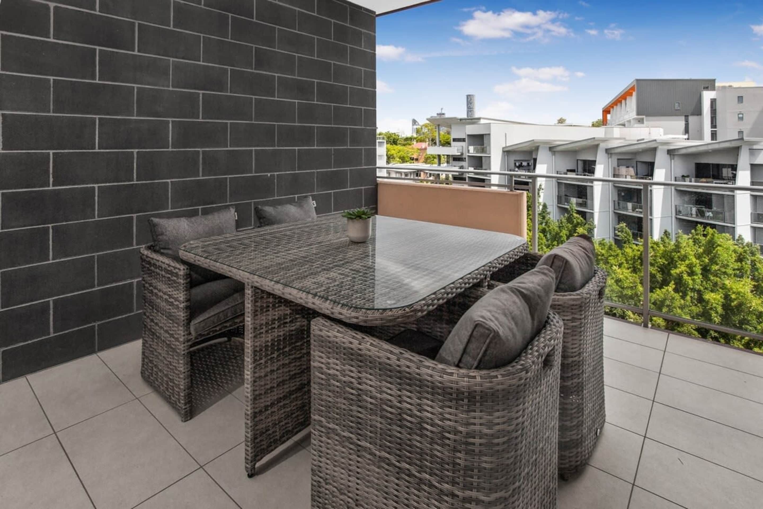 Apartment | Outdoor dining
